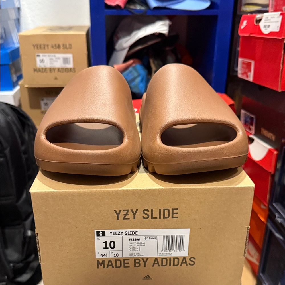 Adidas Yeezy Slide in Tan